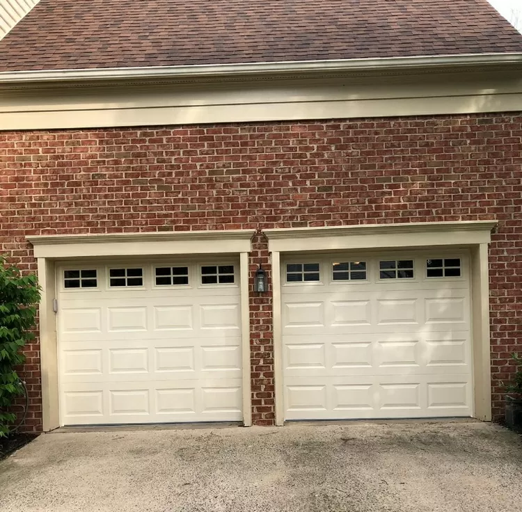 Five Signs of Broken Garage Door Hinge and How to Fix It