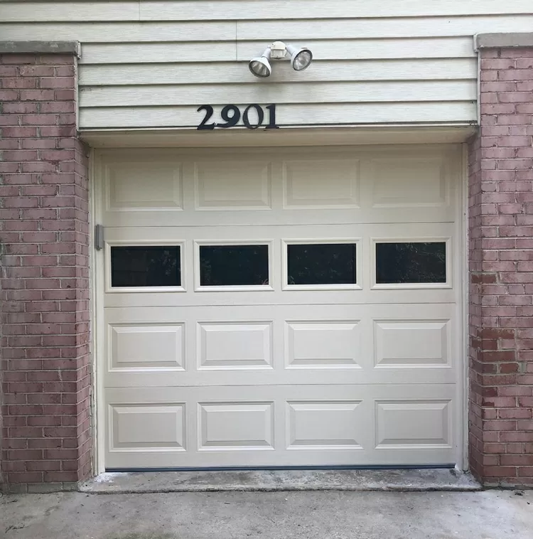 Five Signs of Broken Garage Door Hinge and How to Fix It