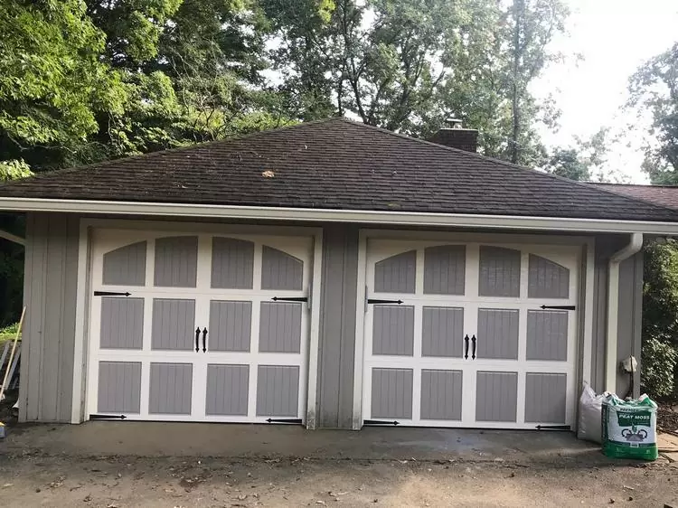 Choosing the Right Garage Door Size for Your New Home